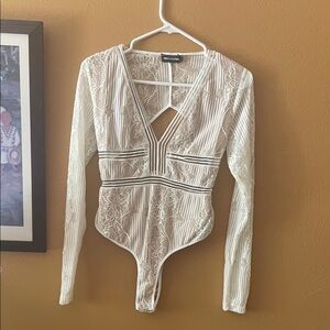 PrettyLittleThing White Lace V-Neck Bodysuit